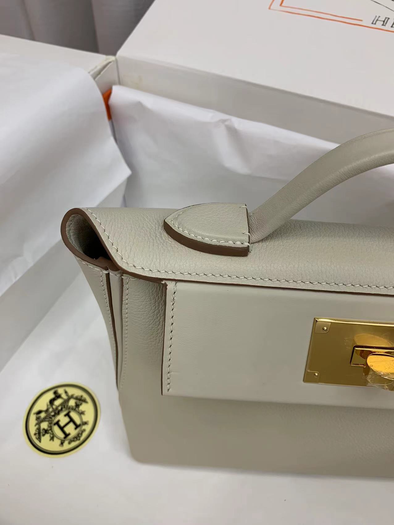 Hermes Kelly Mini 2424 21cm Handbag in Cream White Clemence Leather 